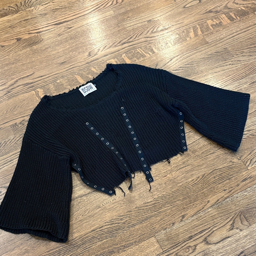 LF BSBW  Black Cropped  Knit Sweater with grommets, xS